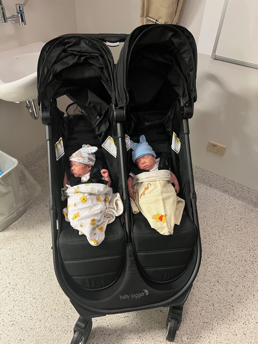 Axel and Archer in NICU after arriving at 25 weeks in September 2021