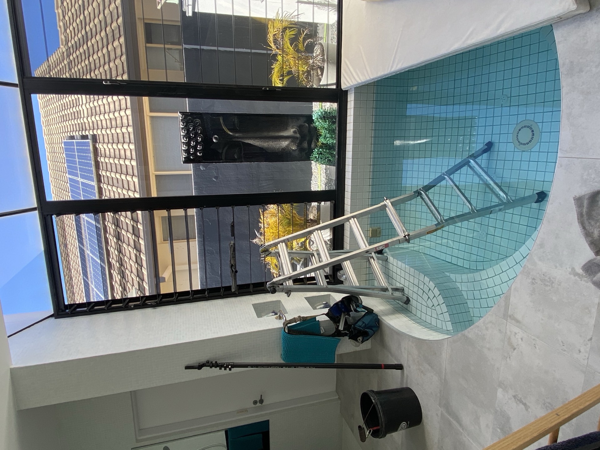 Interior Exterior Window Cleaning - hero section image on live window-cleaning-gold-coast/interior-exterior-window-cleaning (sub-service) page